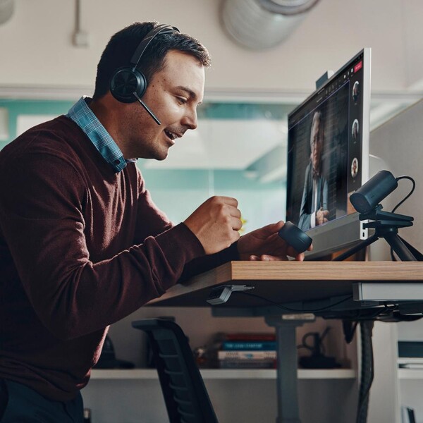 Poly Voyager Focus 2 Microsoft Teams Sertifikalı USB-C-C Kulaklık +USB-C/A Adaptörü +Şarj Standı 9T9J6AA